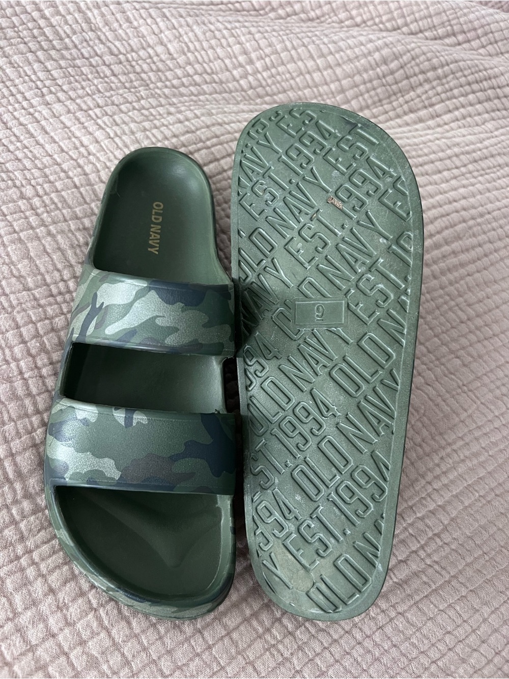 Old Navy women’s  Green Camo Slide Sandals